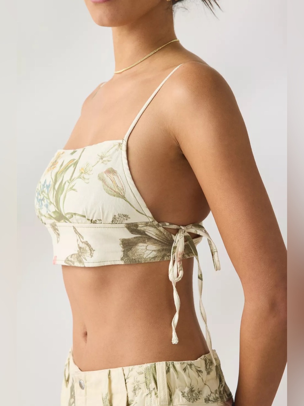 Urban Outfitters Kimchi Blue Chit Chat Side-Tie Cropped Cami Neutral Floral New - Picture 9 of 10